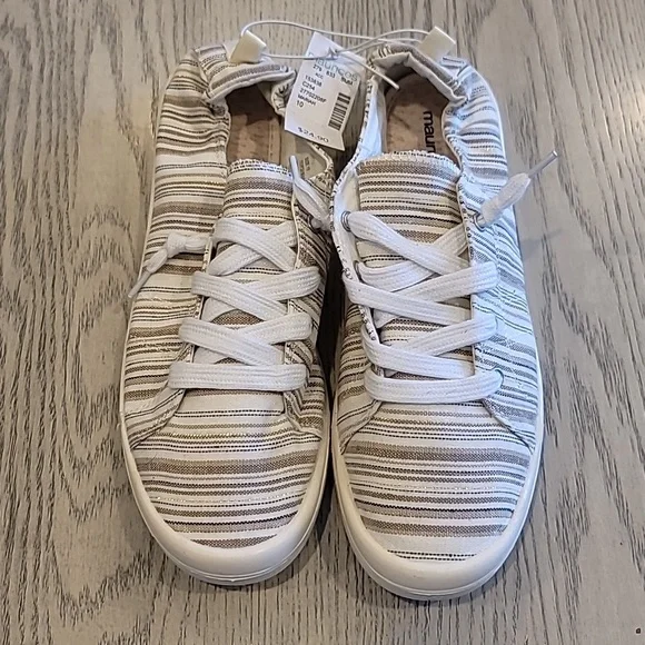 Back Slip Scrunch Back Sneakers Wide Width Lace Up Mariah